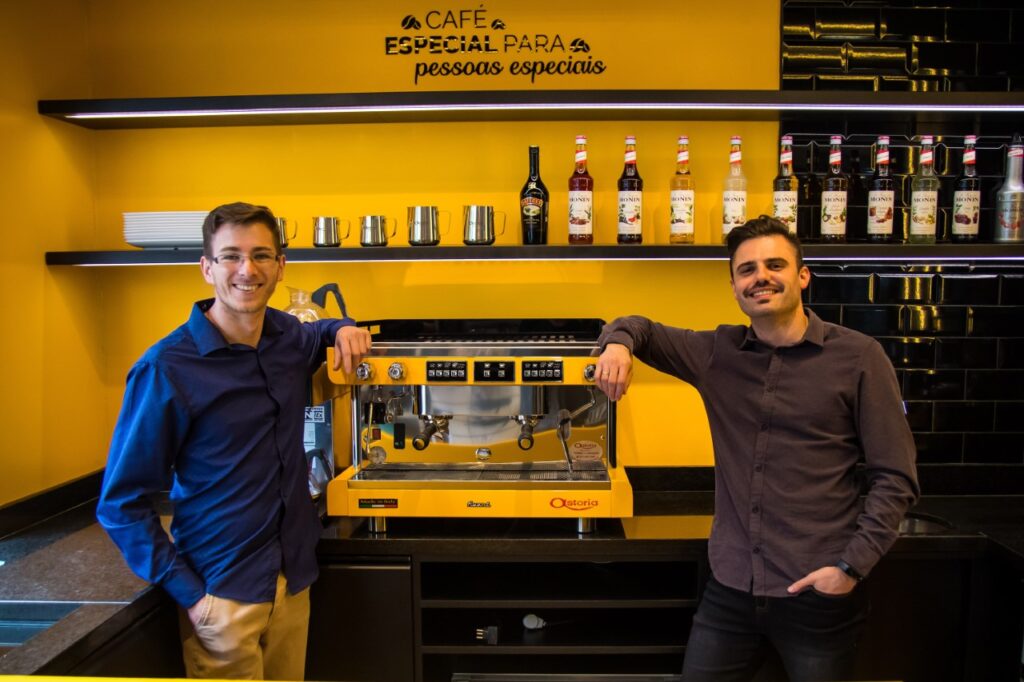 Caxias do Sul ganha cafeteria “to go” que promete entregar o pedido em até 5 minutos .