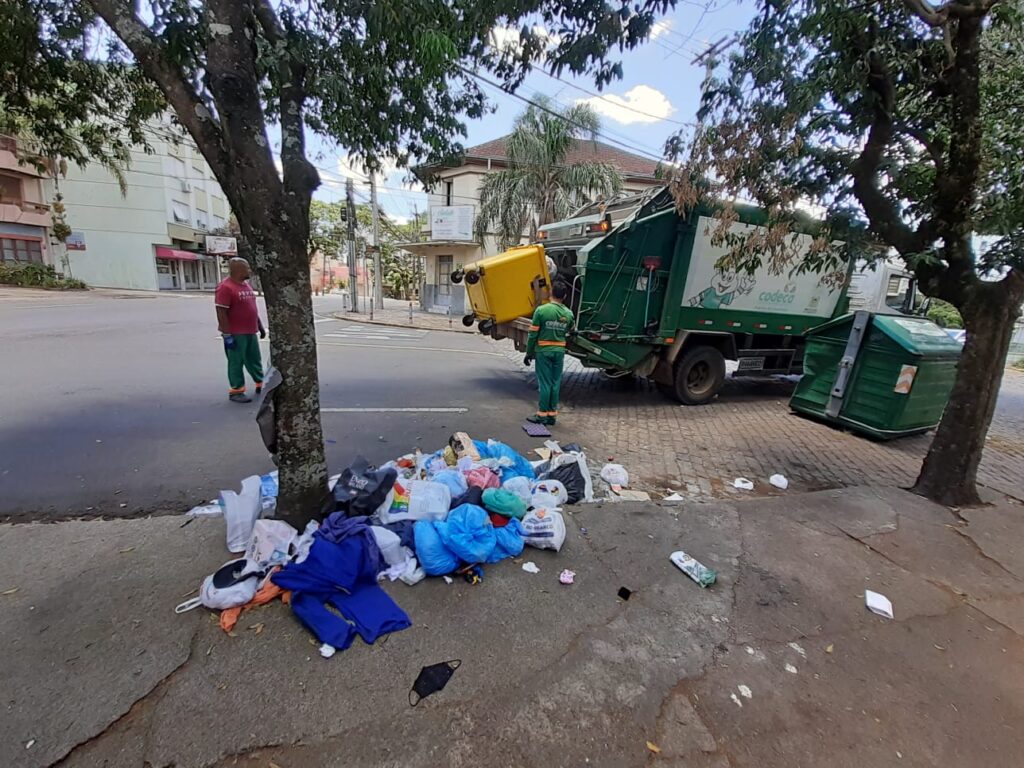 Codeca recolhe 35 toneladas de resíduos no final de semana do Ano Novo na área central da cidade.