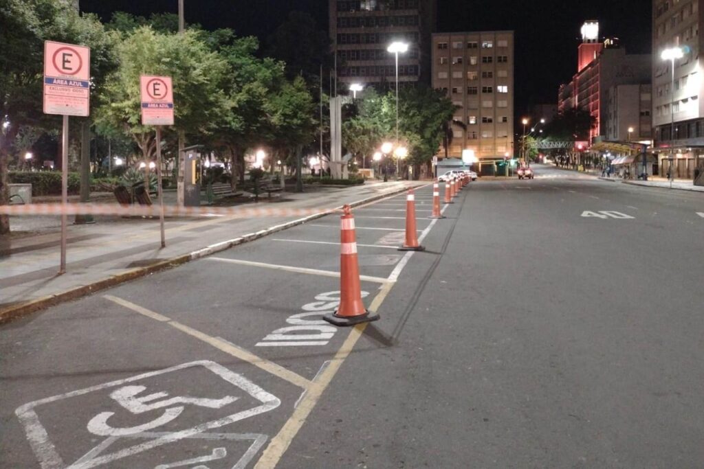 Iniciou a montagem das arquibancadas para o Desfile Cênico Musical.