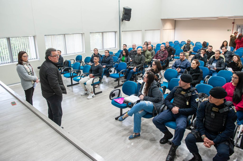 Candidatos para o cargo de Guarda Municipal são recebidos no Centro de Administrativo