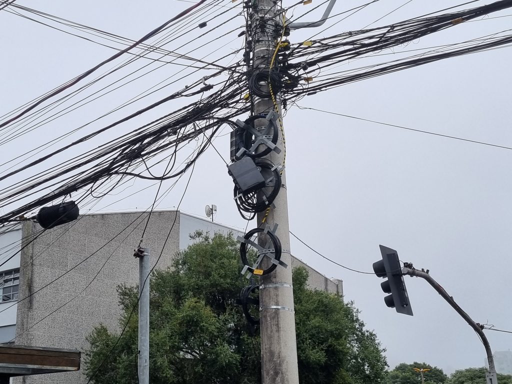 Cronograma para organização e remoção de fios na área central inicia dia 25/04