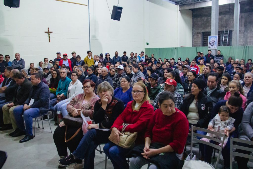 Comunidade de Monte Carmelo comemora assinatura de acordo extrajudicial que extingue risco de despejo