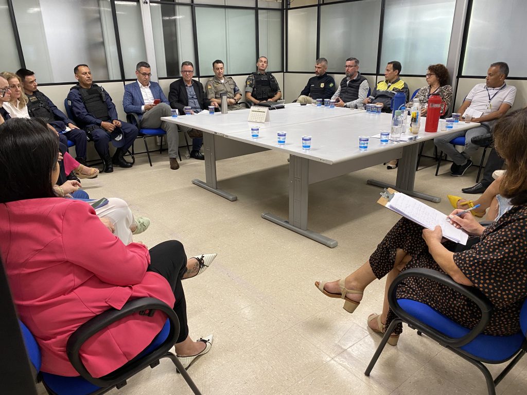 Reunião do Gabinete de Gestão Integrada Municipal (GGI-M) trata de ações desenvolvidas pelos órgãos de segurança para tranquilizar a comunidade escolar