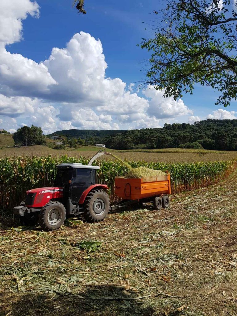 Prefeitura investe R$ 518 mil em novos implementos agrícolas