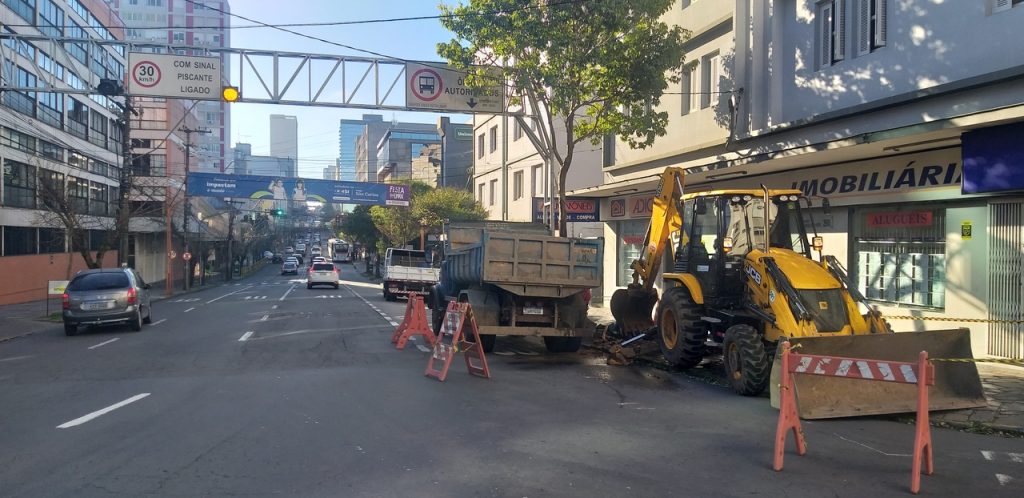 Manutenção de rede pluvial impactará o trânsito na rua Sinimbu