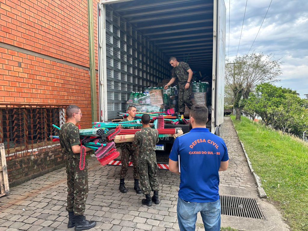 Caxias do Sul Solidária: Mais de 20 carretas com mantimentos e produtos de higiene e limpeza já foram enviadas aos atingidos pelas enchentes dos últimos dias no Estado