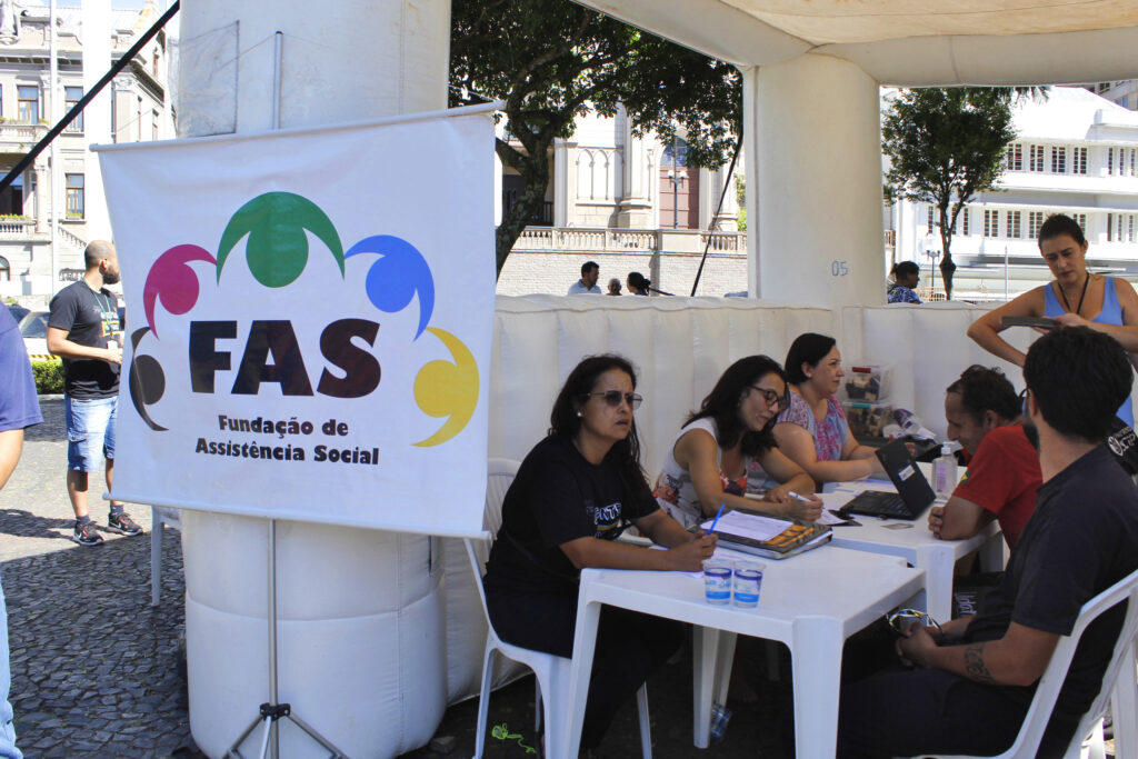 Ação realizada pela Prefeitura às pessoas em situação de rua presta 125 atendimentos